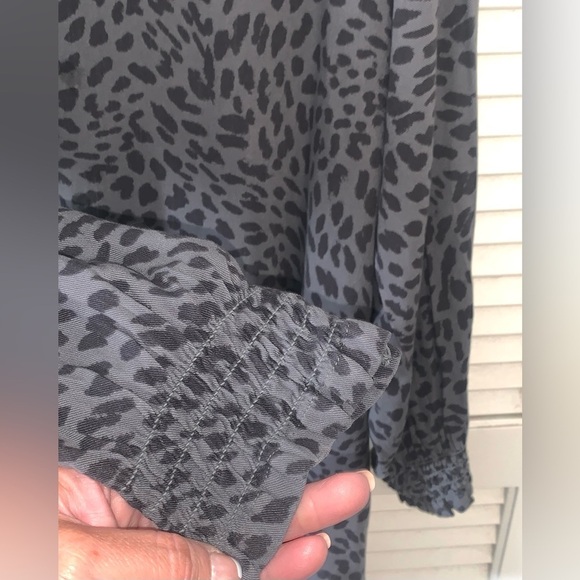 Side Stitch Smocked Yoke Printed Tunic - Picture 5 of 6